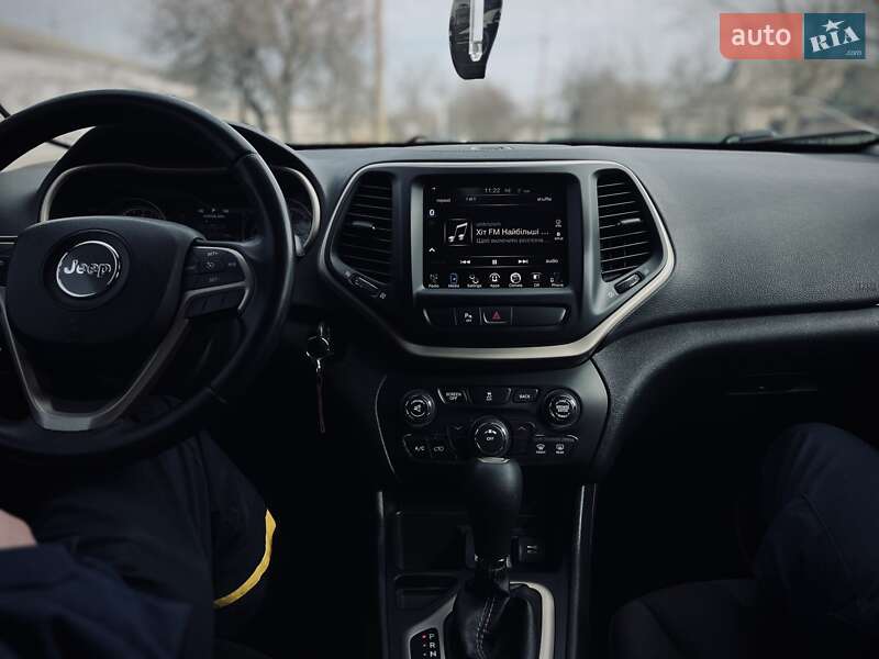 Внедорожник / Кроссовер Jeep Cherokee 2016 в Покровском фото 2 Внедорожник / Кроссовер Jeep Cherokee 2016 в Покровском