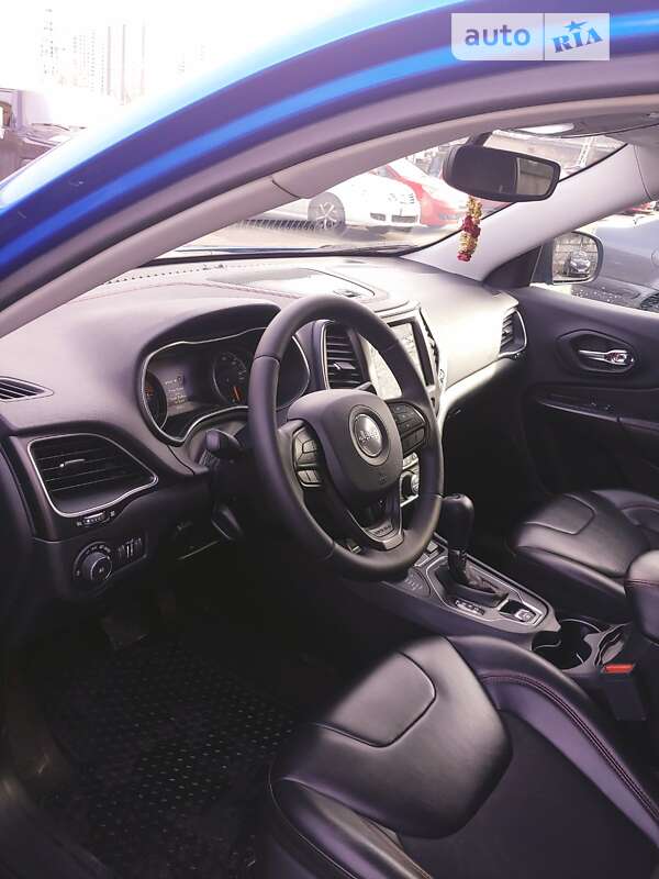 Внедорожник / Кроссовер Jeep Cherokee 2018 в Киеве