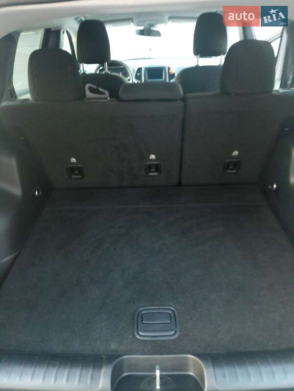 Позашляховик / Кросовер Jeep Cherokee 2020 в Смілі фото 26 Позашляховик / Кросовер Jeep Cherokee 2020 в Смілі