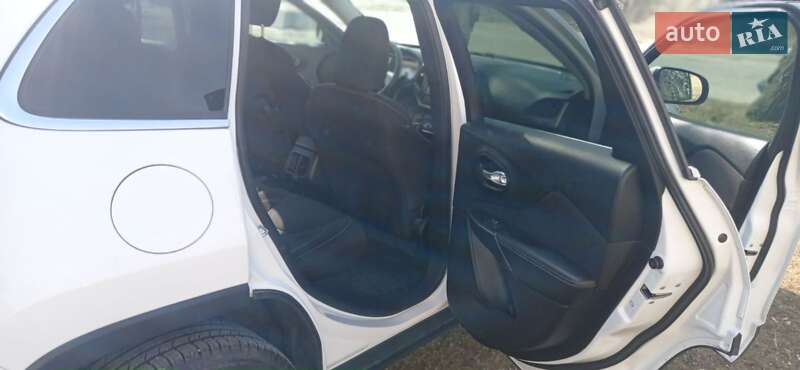 Внедорожник / Кроссовер Jeep Cherokee 2014 в Запорожье