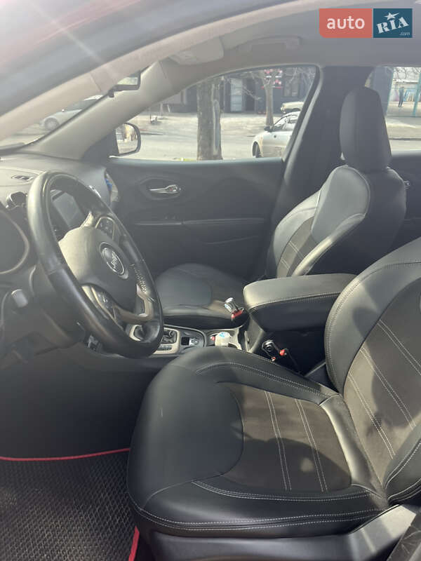 Внедорожник / Кроссовер Jeep Cherokee 2015 в Одессе