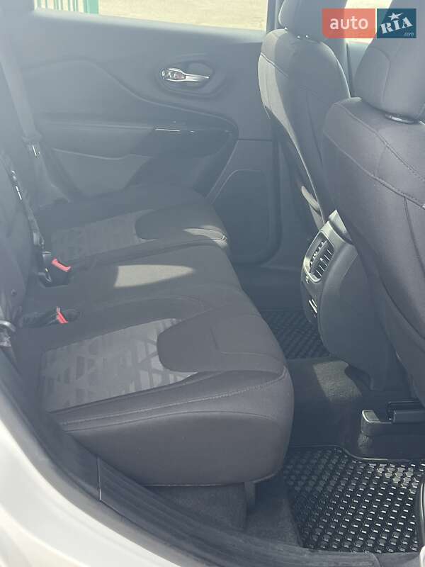 Внедорожник / Кроссовер Jeep Cherokee 2019 в Харькове