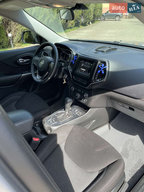 Внедорожник / Кроссовер Jeep Cherokee 2018 в Самборе фото 22 Внедорожник / Кроссовер Jeep Cherokee 2018 в Самборе