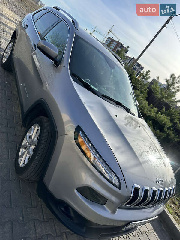Внедорожник / Кроссовер Jeep Cherokee 2016 в Хмельницком