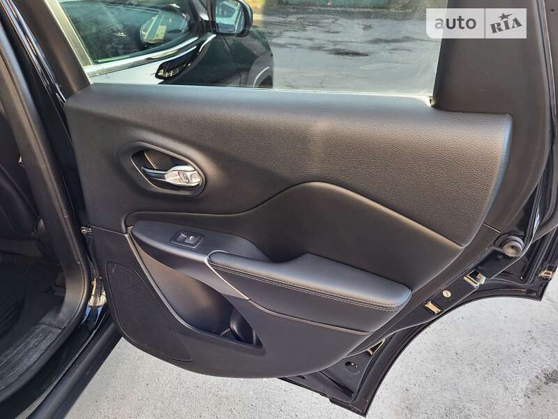 Внедорожник / Кроссовер Jeep Cherokee 2018 в Ровно