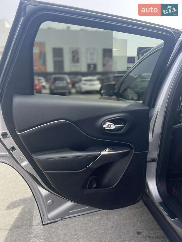 Внедорожник / Кроссовер Jeep Cherokee 2019 в Киеве фото 35 Внедорожник / Кроссовер Jeep Cherokee 2019 в Киеве