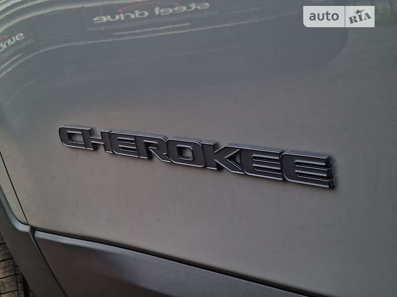 Внедорожник / Кроссовер Jeep Cherokee 2023 в Николаеве