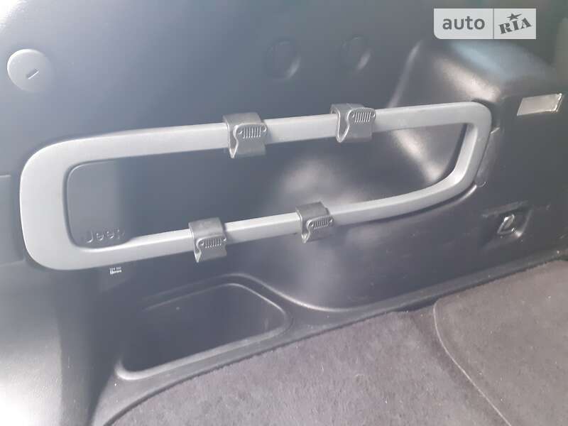 Внедорожник / Кроссовер Jeep Cherokee 2014 в Киеве