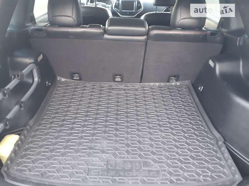 Внедорожник / Кроссовер Jeep Cherokee 2014 в Киеве
