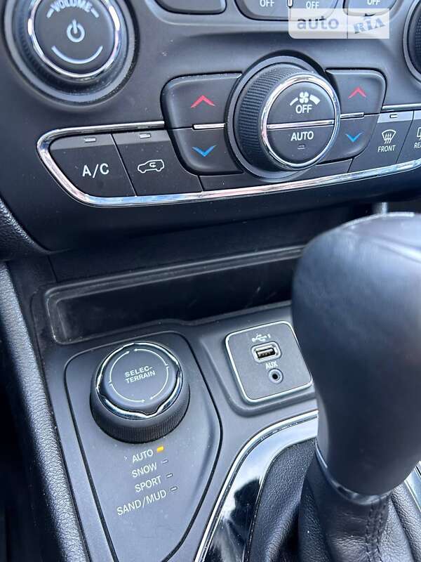 Внедорожник / Кроссовер Jeep Cherokee 2019 в Херсоне