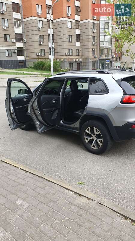 Внедорожник / Кроссовер Jeep Cherokee 2013 в Днепре