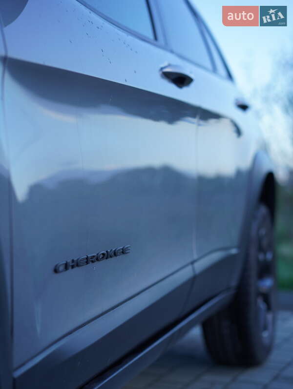 Позашляховик / Кросовер Jeep Cherokee 2014 в Хмельницькому