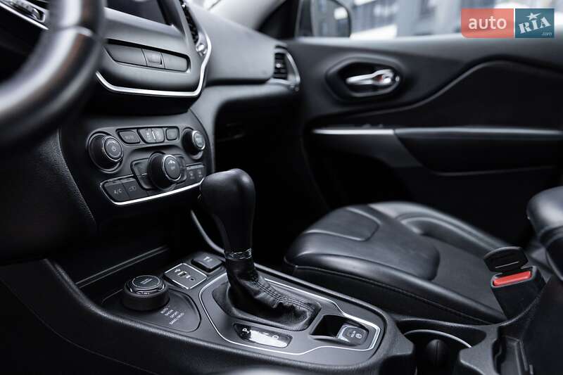 Внедорожник / Кроссовер Jeep Cherokee 2018 в Ивано-Франковске