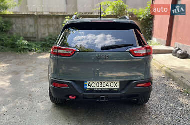 Внедорожник / Кроссовер Jeep Cherokee 2015 в Нововолынске