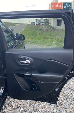 Внедорожник / Кроссовер Jeep Cherokee 2019 в Софиевской Борщаговке