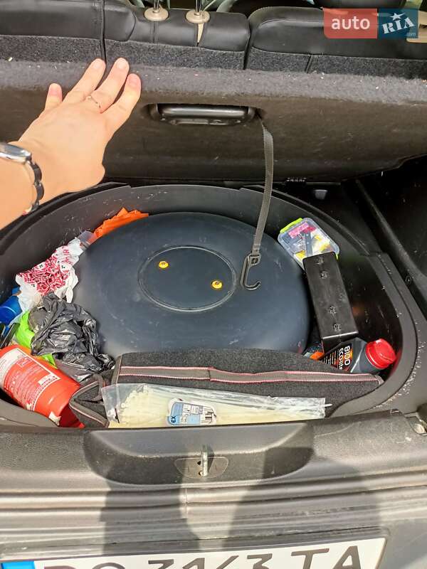 Позашляховик / Кросовер Jeep Cherokee 2015 в Львові