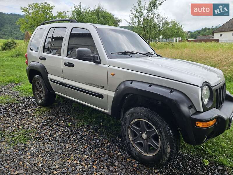 Внедорожник / Кроссовер Jeep Cherokee 2003 в Сваляве