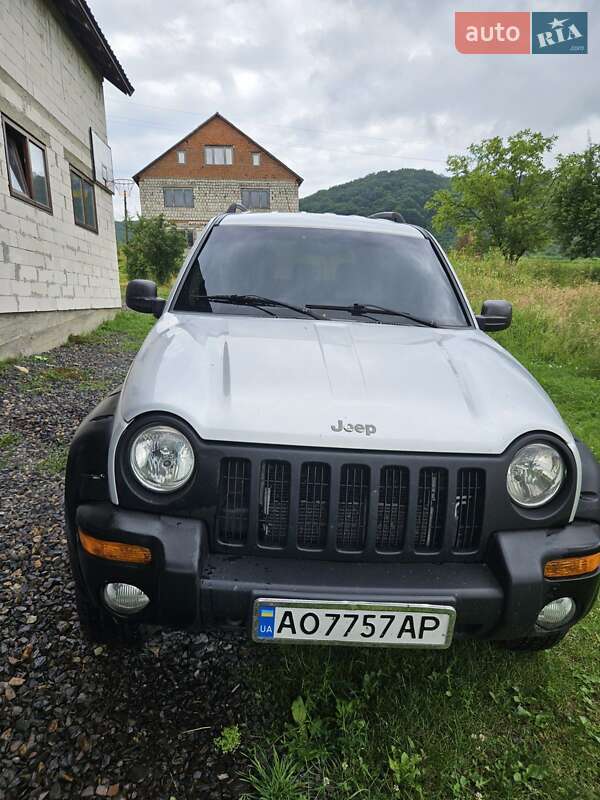 Внедорожник / Кроссовер Jeep Cherokee 2003 в Сваляве