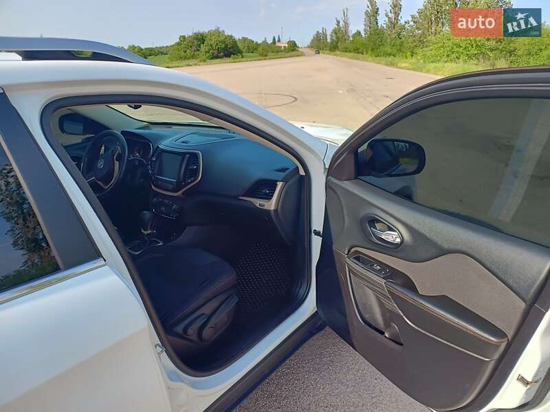 Позашляховик / Кросовер Jeep Cherokee 2014 в Кропивницькому