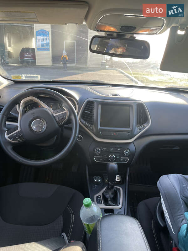 Позашляховик / Кросовер Jeep Cherokee 2016 в Володарці