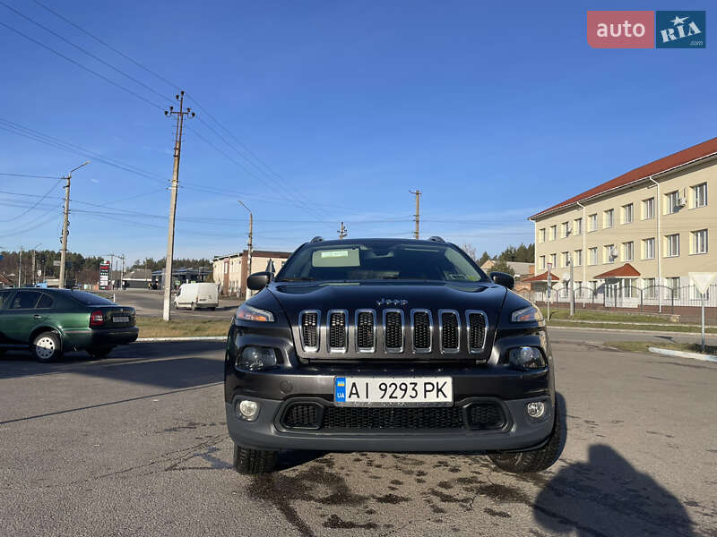 Позашляховик / Кросовер Jeep Cherokee 2016 в Володарці