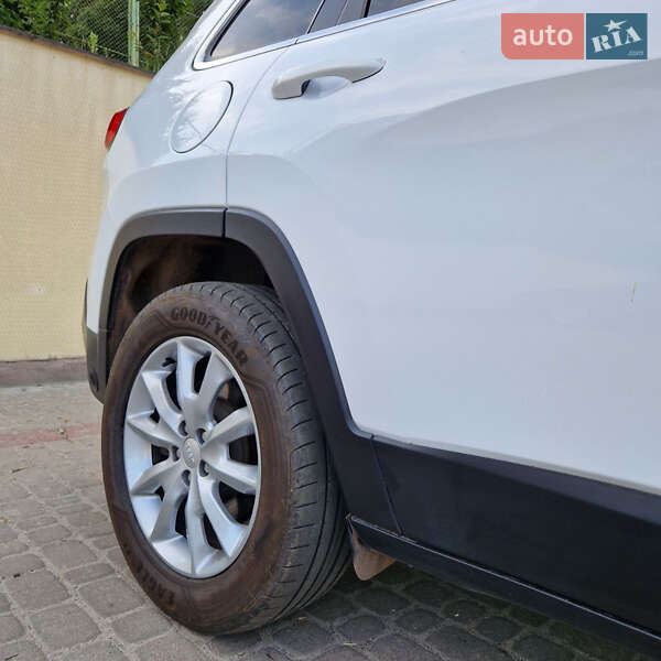 Внедорожник / Кроссовер Jeep Cherokee 2017 в Остроге