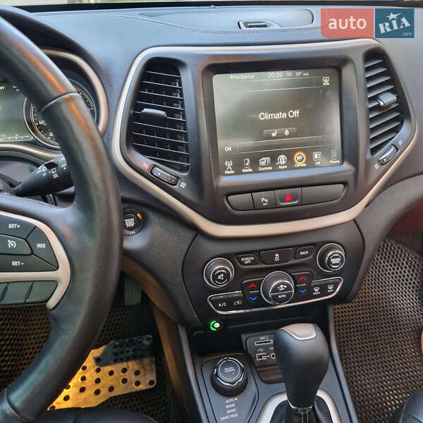 Внедорожник / Кроссовер Jeep Cherokee 2017 в Остроге