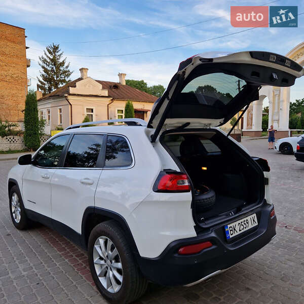 Внедорожник / Кроссовер Jeep Cherokee 2017 в Остроге