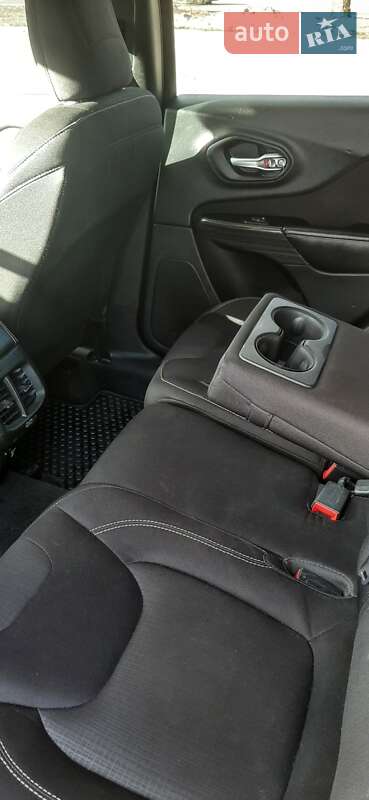 Позашляховик / Кросовер Jeep Cherokee 2015 в Києві