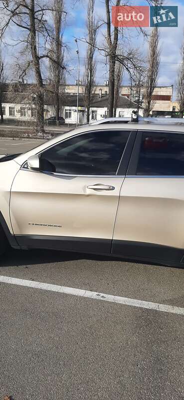 Позашляховик / Кросовер Jeep Cherokee 2015 в Києві