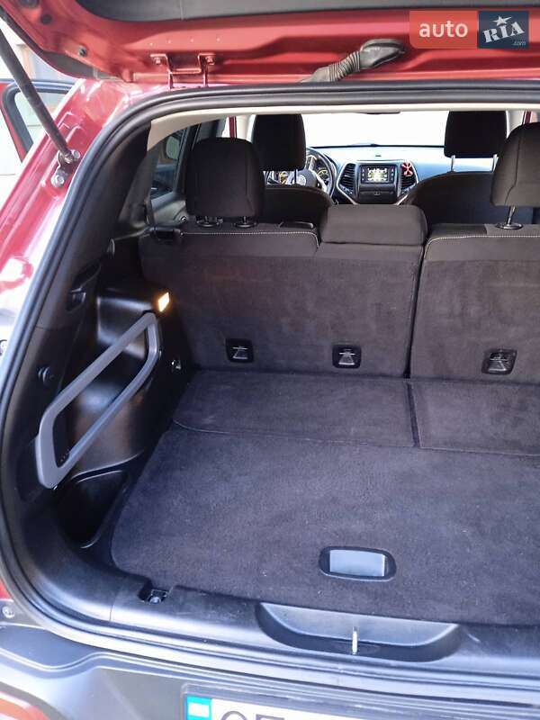 Позашляховик / Кросовер Jeep Cherokee 2015 в Чернівцях