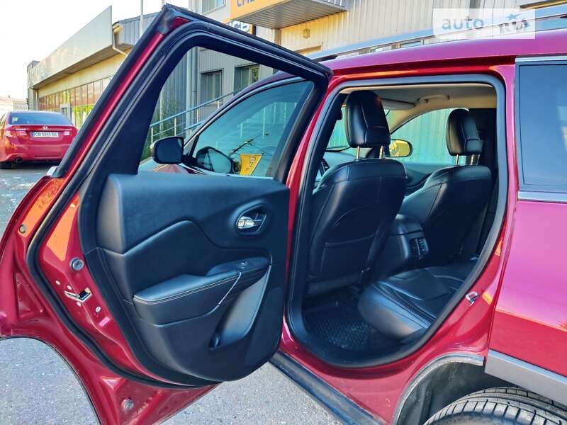 Внедорожник / Кроссовер Jeep Cherokee 2015 в Чернигове