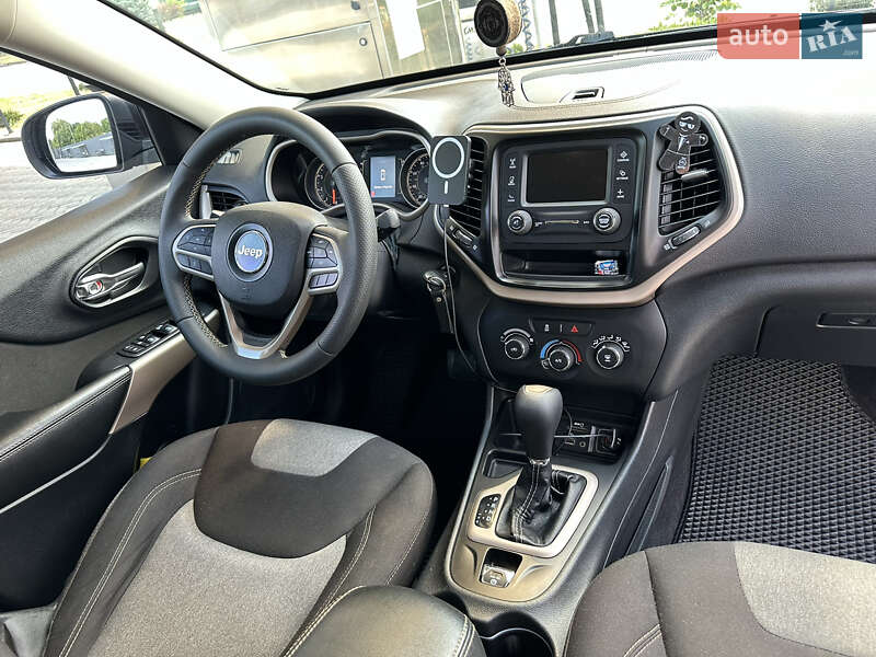 Внедорожник / Кроссовер Jeep Cherokee 2017 в Полтаве