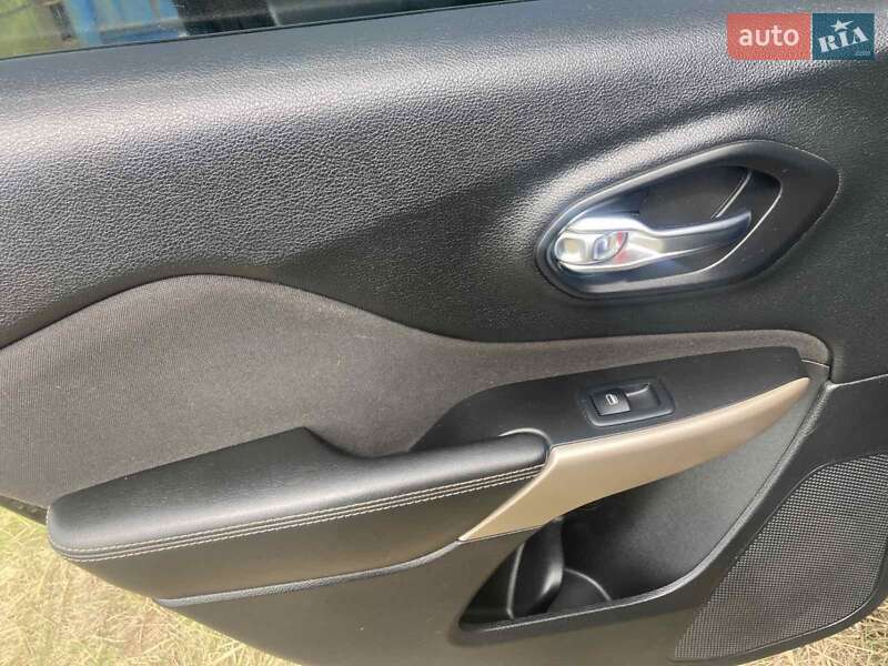 Позашляховик / Кросовер Jeep Cherokee 2017 в Ірпені фото 29 Позашляховик / Кросовер Jeep Cherokee 2017 в Ірпені