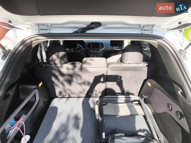 Внедорожник / Кроссовер Jeep Cherokee 2014 в Львове