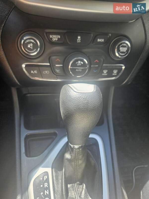 Внедорожник / Кроссовер Jeep Cherokee 2014 в Запорожье