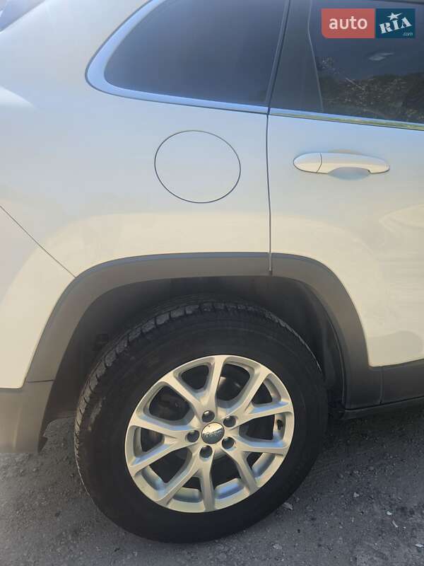 Внедорожник / Кроссовер Jeep Cherokee 2014 в Запорожье
