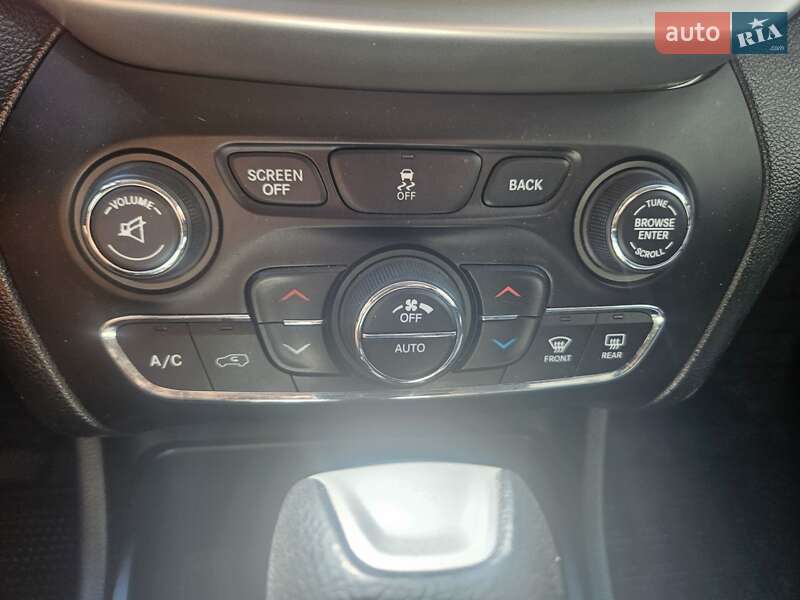 Внедорожник / Кроссовер Jeep Cherokee 2014 в Запорожье