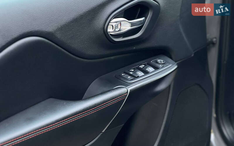 Внедорожник / Кроссовер Jeep Cherokee 2018 в Ивано-Франковске