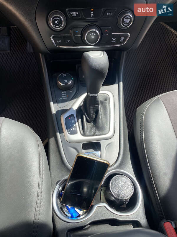 Внедорожник / Кроссовер Jeep Cherokee 2014 в Житомире фото 6 Внедорожник / Кроссовер Jeep Cherokee 2014 в Житомире