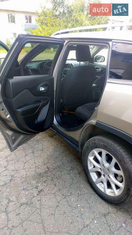 Позашляховик / Кросовер Jeep Cherokee 2016 в Добропіллі