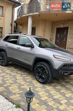 Позашляховик / Кросовер Jeep Cherokee 2017 в Чернівцях