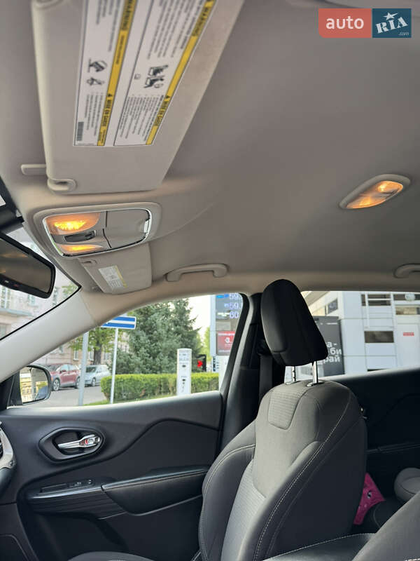 Внедорожник / Кроссовер Jeep Cherokee 2015 в Львове фото 13 Внедорожник / Кроссовер Jeep Cherokee 2015 в Львове