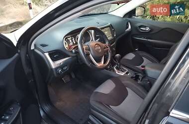 Внедорожник / Кроссовер Jeep Cherokee 2014 в 