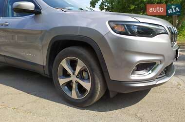 Внедорожник / Кроссовер Jeep Cherokee 2019 в 