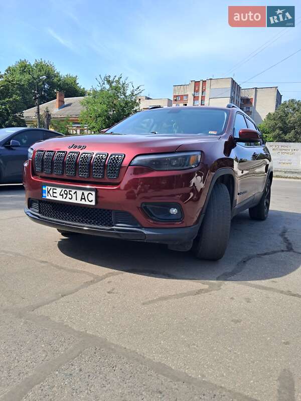 Внедорожник / Кроссовер Jeep Cherokee 2018 в 