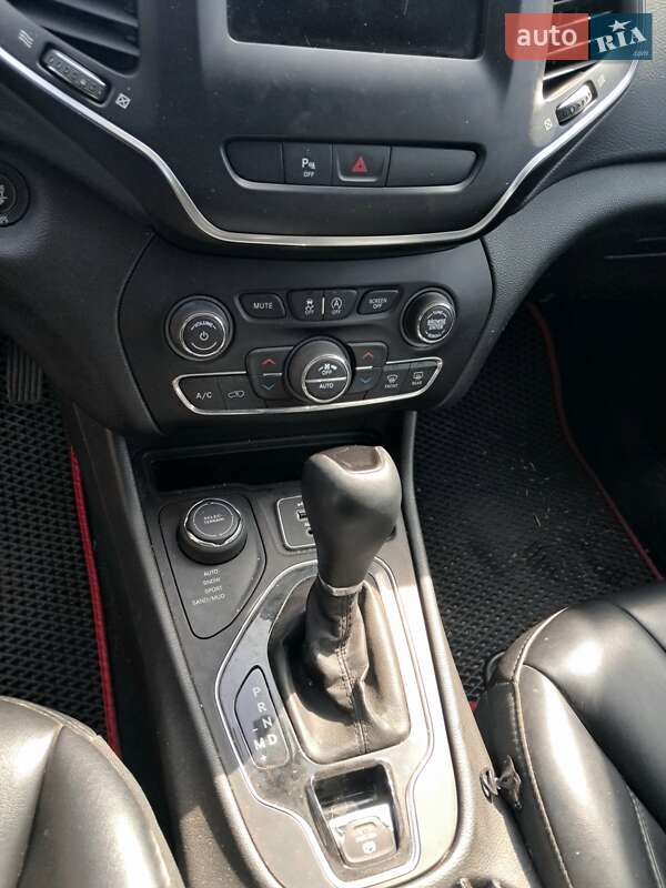 Позашляховик / Кросовер Jeep Cherokee 2018 в Новомосковську