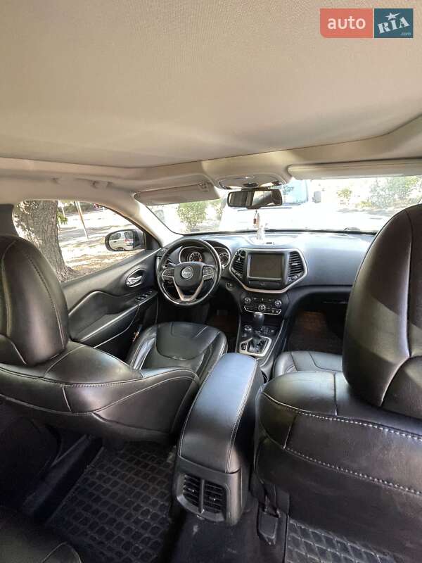 Внедорожник / Кроссовер Jeep Cherokee 2014 в Горишних Плавнях
