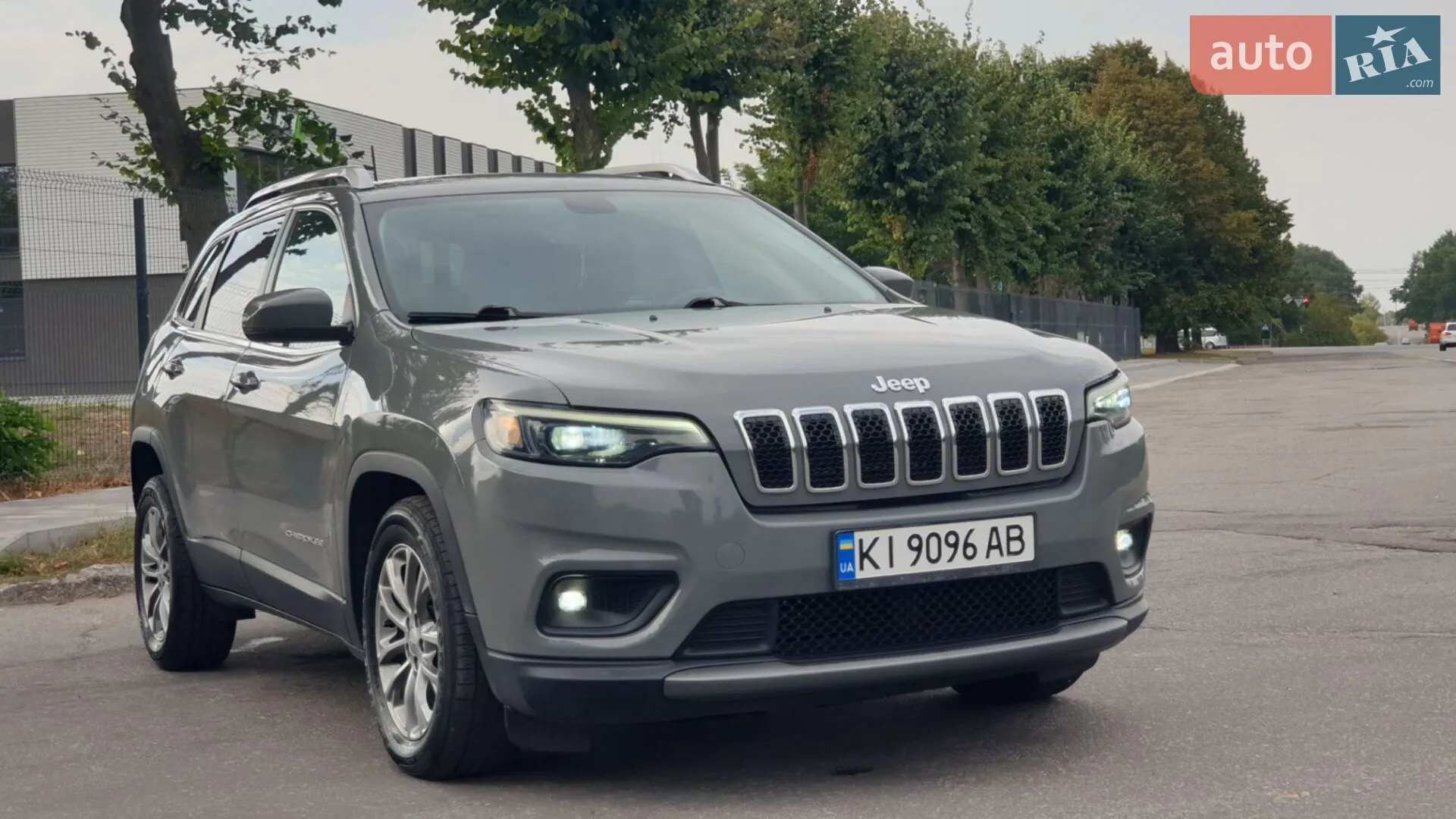 2019 Jeep Cherokee - фото 1