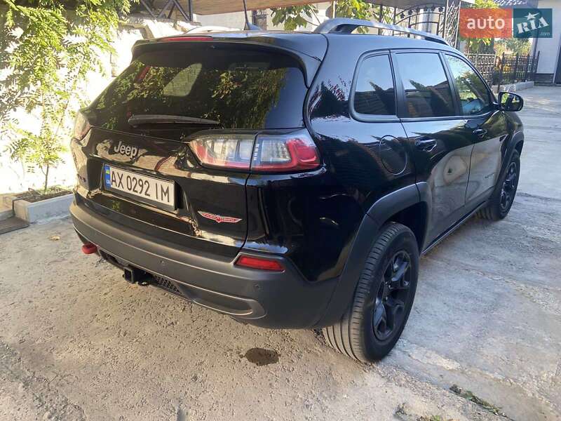 Позашляховик / Кросовер Jeep Cherokee 2018 в Краснограді